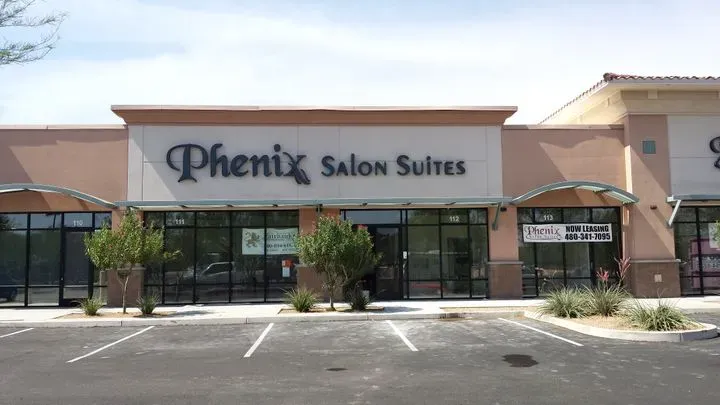 https://cdn.salonspotlight.com/photos/JoHBXUk6Dx0xKdLjTfna/ce939da7-f9a3-4b45-9877-0a548055ac53_720x720