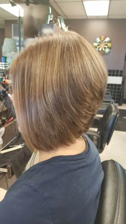 https://cdn.salonspotlight.com/photos/JsIe9s30KMeIbrPdoIUs/b70212cc-a9d0-40ec-800c-ed220392810d_720x720