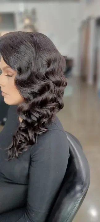 https://cdn.salonspotlight.com/photos/JsLBxrEFyo4wT7rmncwd/9c10ec51-f5df-4741-b724-8a496f17c98c_720x720