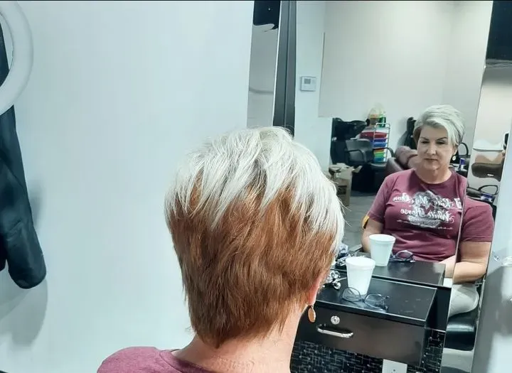 https://cdn.salonspotlight.com/photos/JsLBxrEFyo4wT7rmncwd/f1e5a94c-7bc9-41b3-b8e5-cf52dee7b03b_720x720