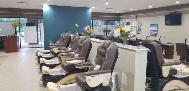 https://cdn.salonspotlight.com/photos/JtvfmwH050pqF8GZliui/a9842bd1-2158-4aa5-8b40-02d6c4afce0e_720x720