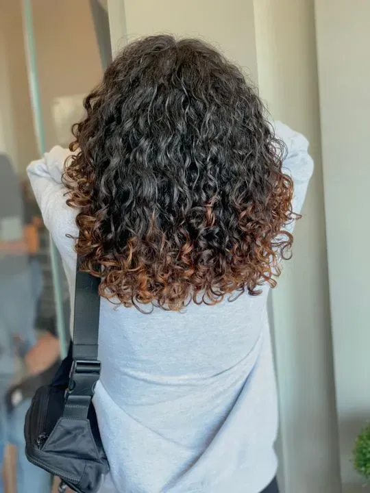 https://cdn.salonspotlight.com/photos/JucsuokUfpTXyBzXpJ3K/73c0baeb-192b-4a75-bf85-a1939878b357_720x720