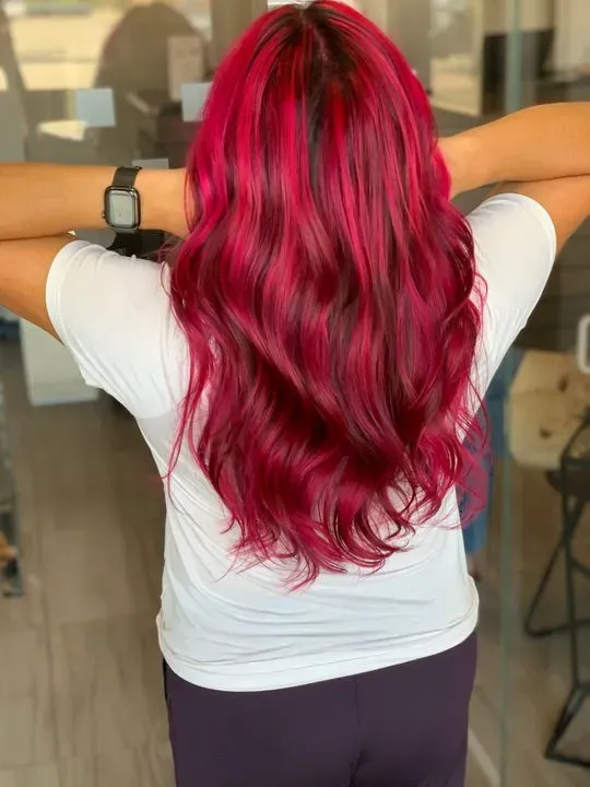 https://cdn.salonspotlight.com/photos/JucsuokUfpTXyBzXpJ3K/c24b3d23-9dff-48d5-8cec-5353146349ac_720x720