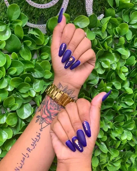 https://cdn.salonspotlight.com/photos/JussyqNtKkfI7lOUD6y9/1cbf8de8-16ac-48b6-93a3-28b0781520f7_720x720