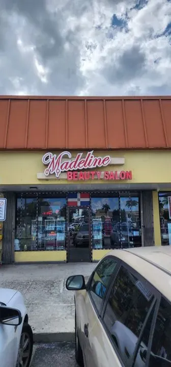https://cdn.salonspotlight.com/photos/JussyqNtKkfI7lOUD6y9/7aa77788-1a79-49b6-9a11-783342e24b09_720x720
