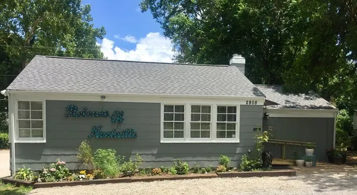https://cdn.salonspotlight.com/photos/Juvb9GCfaPNYGQLbYv9D/ab3fef06-a1e4-4cb8-8633-e74a6dce6c88_720x720