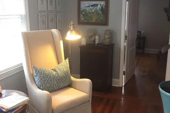 https://cdn.salonspotlight.com/photos/Juvb9GCfaPNYGQLbYv9D/fbd8966d-80e4-45d0-bbe4-32073bf17753_720x720