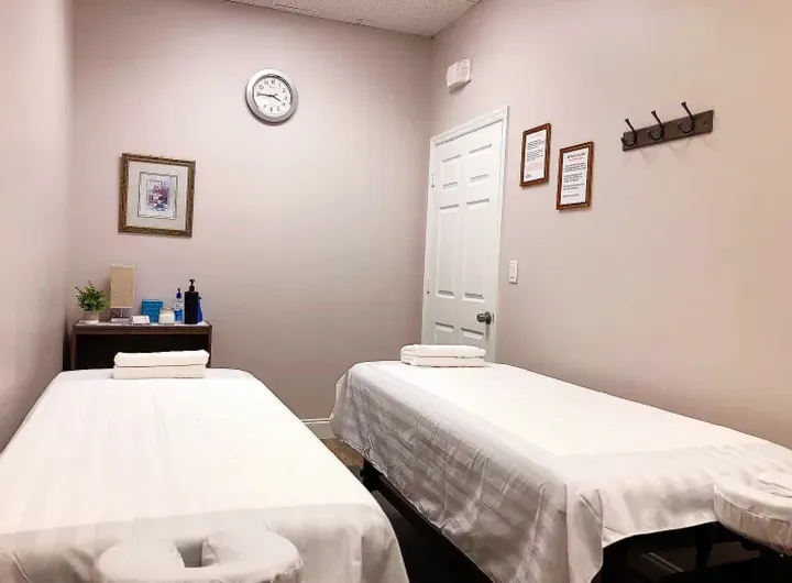 https://cdn.salonspotlight.com/photos/JvO7UNED6P93atk7Too8/a1b4bccb-aae5-4dd5-8c26-55123c3a3e01_720x720