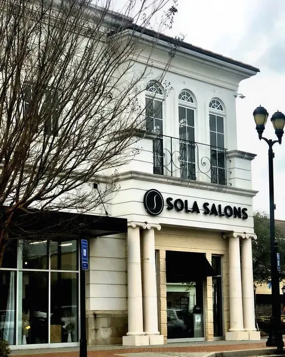 https://cdn.salonspotlight.com/photos/JyEcqZSXhxgDVssu4Mur/5775ad43-11be-4b3c-9125-73edce18c8d2_720x720