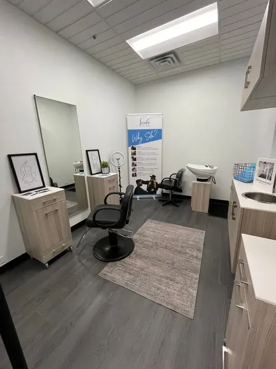 https://cdn.salonspotlight.com/photos/JyEcqZSXhxgDVssu4Mur/d2ccf021-092b-4ea3-bf26-50a14e66da4e_720x720