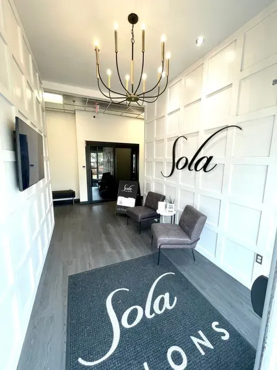 https://cdn.salonspotlight.com/photos/JyEcqZSXhxgDVssu4Mur/d39a63dd-c203-4088-b344-c5a4756c42ca_720x720