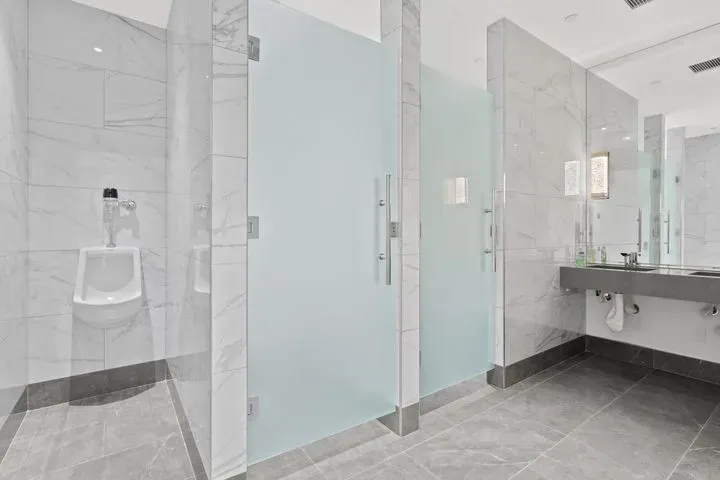 https://cdn.salonspotlight.com/photos/JyokYQEfh5sbofMIYBrA/ab516720-a0d2-4a52-aea8-6697a6d7bfd2_720x720