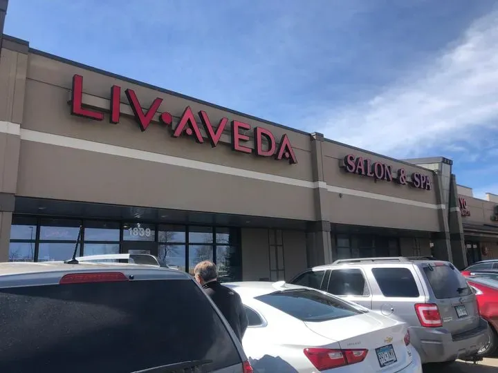 https://cdn.salonspotlight.com/photos/K0At45lNaa0wShiHMaoj/2a396aae-1ff8-479f-b822-a93863614c89_720x720