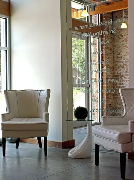 https://cdn.salonspotlight.com/photos/K0lEpPuAZLUTv9SJ424s/07b83b89-0c8a-416d-a166-135aec19f7eb_720x720