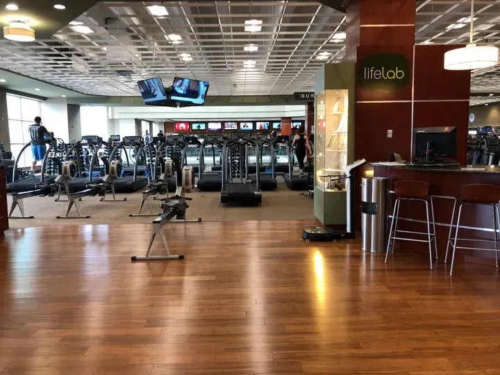https://cdn.salonspotlight.com/photos/K1JruLAnn4gqhOkurKfx/72f0a459-08e2-4468-93f9-cdc9c45ab59e_720x720