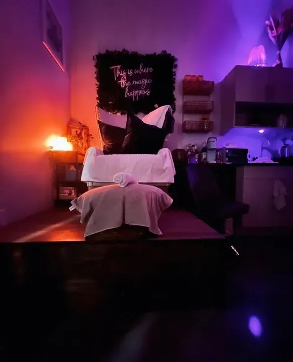 https://cdn.salonspotlight.com/photos/K1lF37n7QSIFA1EO3FCo/1b51891c-8d76-45ed-93de-1cad9eeabf02_720x720