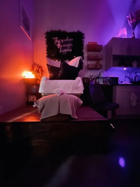 https://cdn.salonspotlight.com/photos/K1lF37n7QSIFA1EO3FCo/7384ba63-e310-4c2d-92e6-5ab1cb21234f_720x720