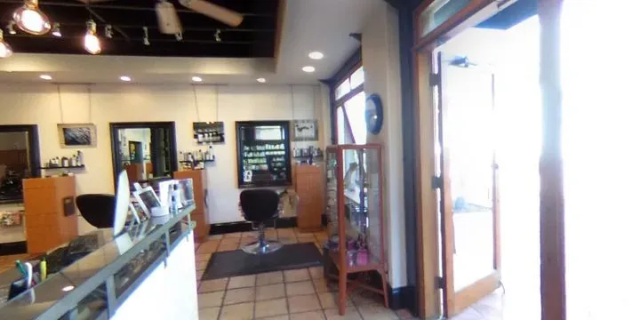 https://cdn.salonspotlight.com/photos/K1lzgH8bqnLCtYksUJ3C/07143373-c52c-40ab-9c2f-792cf037c259_720x720