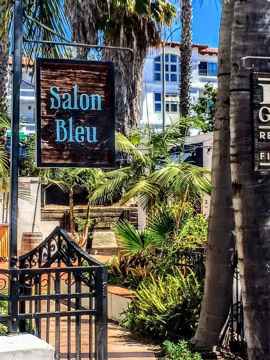https://cdn.salonspotlight.com/photos/K1lzgH8bqnLCtYksUJ3C/31d1aebd-e4f6-4eba-9864-b6f3d48b194a_720x720