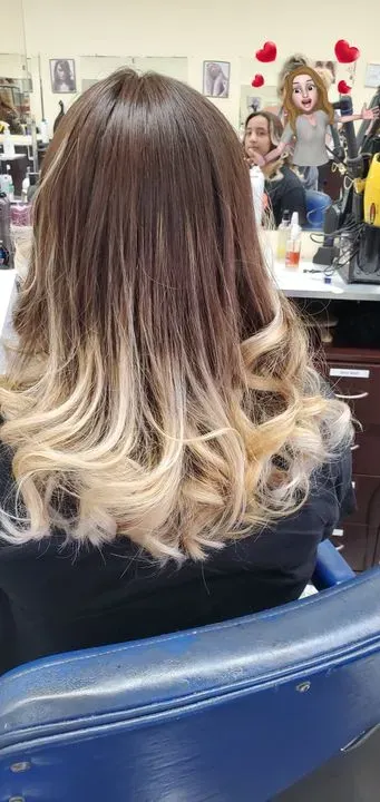 https://cdn.salonspotlight.com/photos/K3SwsaiP9jYcCakpGYXH/db35fabf-d909-45ee-b622-a92b3370c3d3_720x720