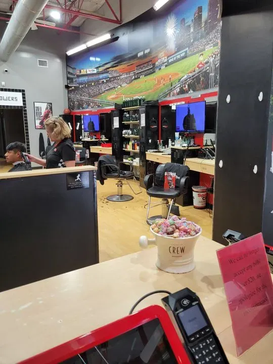 https://cdn.salonspotlight.com/photos/K3bBqJ843IJ2ILDCxl2b/9634a6b3-fe59-4132-974b-f8dde7f7c0d6_720x720