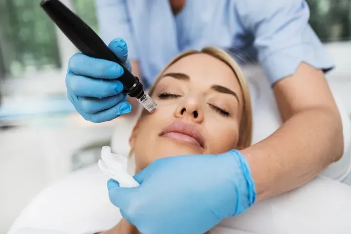 https://cdn.salonspotlight.com/photos/K3eHULrewRKod8Bqer8n/e05cd4fc-acb9-4904-b30e-ebecc4c3af9b_720x720