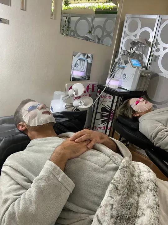 https://cdn.salonspotlight.com/photos/K3faaypnpVeIpLeLffQJ/88922439-cd82-43a9-8fd6-44ef8a5ae430_720x720