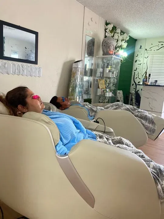 https://cdn.salonspotlight.com/photos/K3faaypnpVeIpLeLffQJ/e833f88f-7d2e-45d2-8431-8fa215188984_720x720