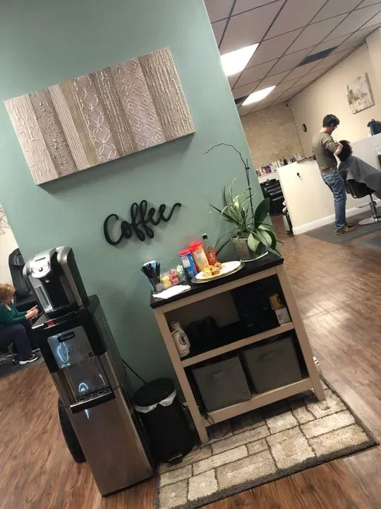 https://cdn.salonspotlight.com/photos/K5W2gbNwfrifHOg6grof/e3dd20e2-f428-4e05-89f5-da8f14a02c57_720x720