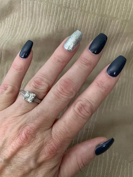 https://cdn.salonspotlight.com/photos/K6fZPQukXgHncmDYvAEz/296ffdf8-5949-4df7-8ee2-e09ff69d57be_720x720