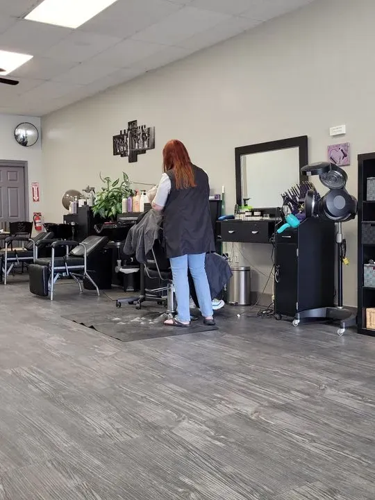 https://cdn.salonspotlight.com/photos/K76uSLlcIwNyaFuKBcyv/c88ee292-ce15-4eaa-a494-f06f9ee9a697_720x720