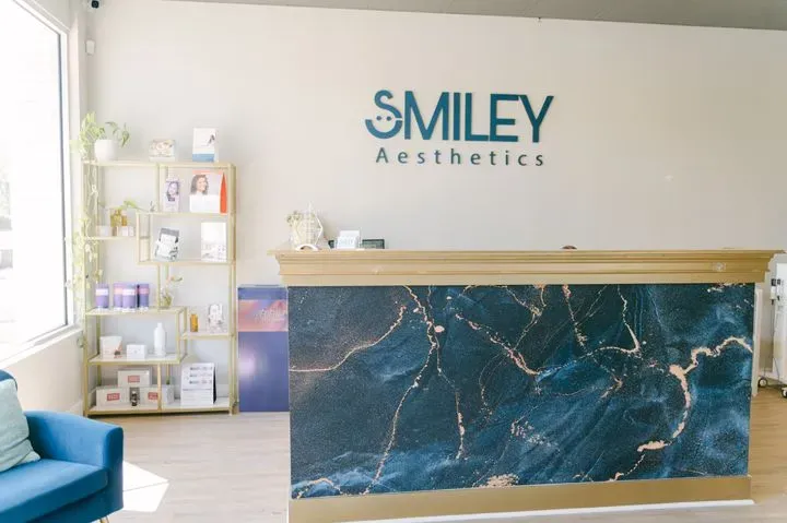https://cdn.salonspotlight.com/photos/K7jaUisUezFTg0RUPw8t/94ecadb7-a713-462d-9899-83e52364f006_720x720