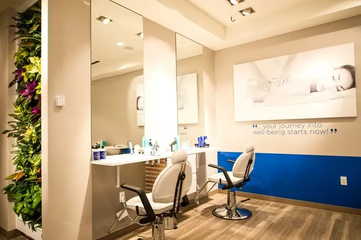 https://cdn.salonspotlight.com/photos/K802NwXMu7fF4hvlsUj8/82fb004c-52dd-4643-8294-8913f4db0ae2_720x720