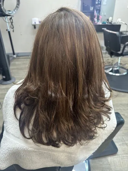 https://cdn.salonspotlight.com/photos/KACw0o3E2obUuHcam93t/90e7af7a-c64a-43cc-bac6-43ebc869b87e_720x720