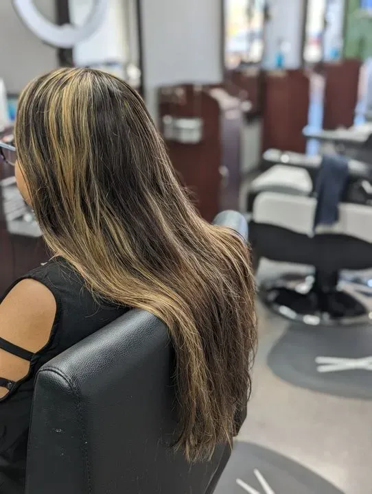 https://cdn.salonspotlight.com/photos/KAgj5AR3geT9ifHK8bzY/3e38cddd-4ed1-4a39-ac47-5a1bc200ee0b_720x720