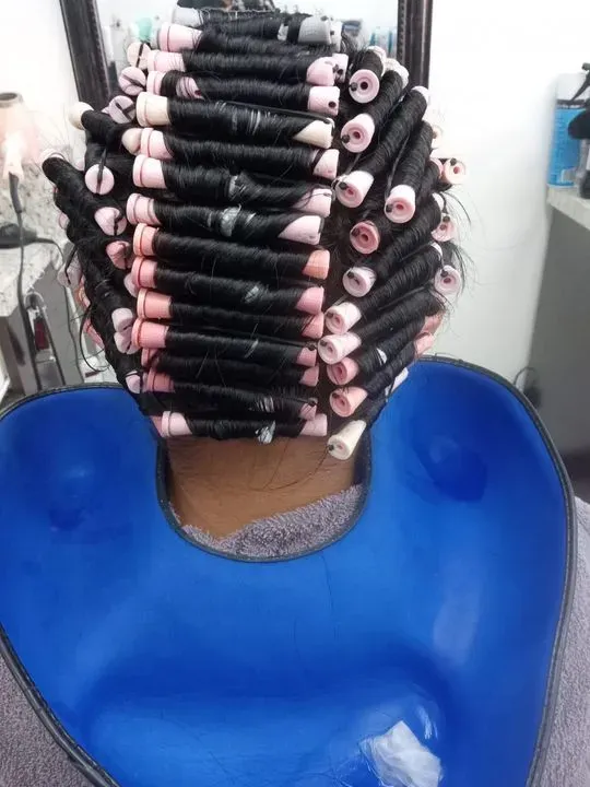 https://cdn.salonspotlight.com/photos/KAgj5AR3geT9ifHK8bzY/c8f3a7a0-c5ff-4558-aa6a-4ac6f2e04b07_720x720