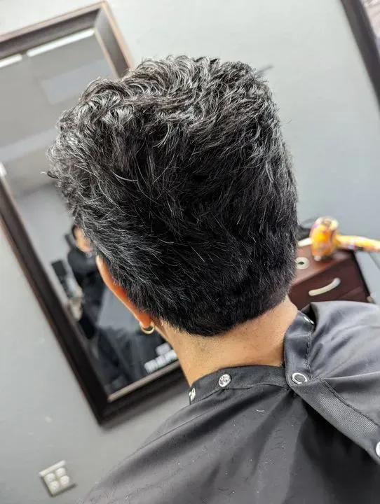 https://cdn.salonspotlight.com/photos/KAgj5AR3geT9ifHK8bzY/cf6c0bb5-2f50-421f-9fd2-739c6ad819a7_720x720