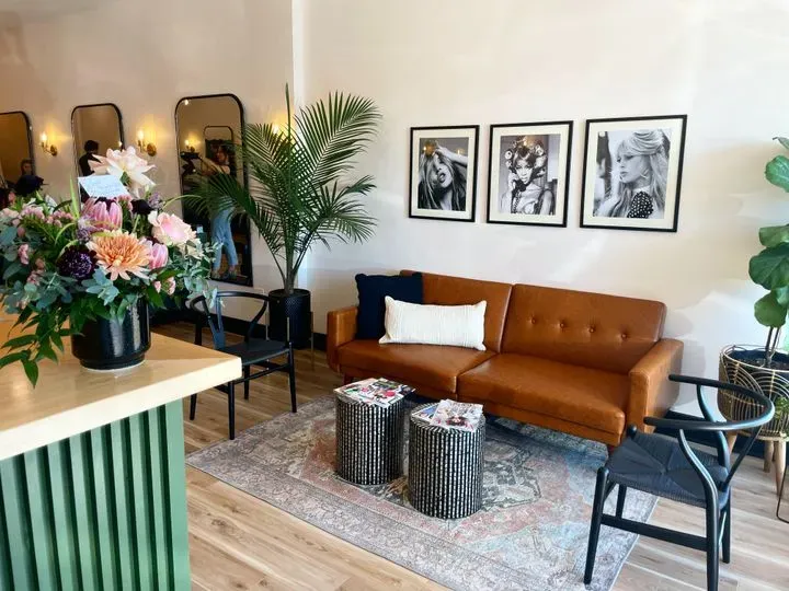 https://cdn.salonspotlight.com/photos/KEr2aiKuSzoppl6pp0Fe/3aaed695-ae83-4d76-8c59-6790a7fec4ae_720x720