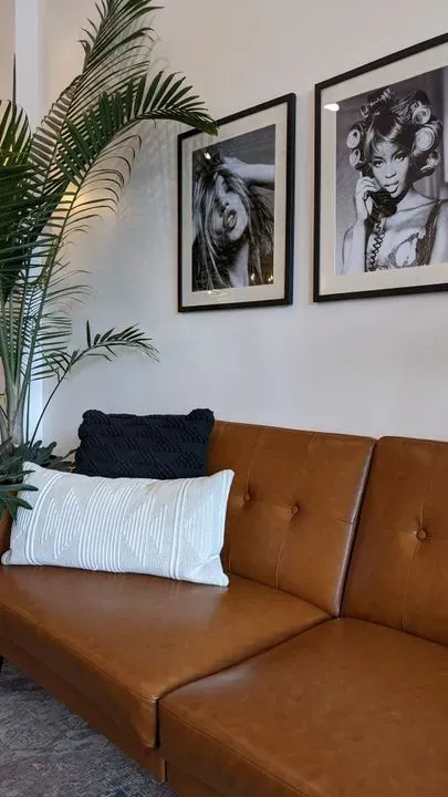 https://cdn.salonspotlight.com/photos/KEr2aiKuSzoppl6pp0Fe/4d930a91-e3c6-427b-ada5-53b4f983ebc5_720x720