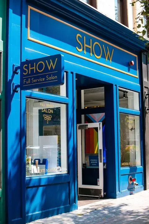 https://cdn.salonspotlight.com/photos/KF03hAXPfiEuo9kS566X/e889afc0-d27f-443a-aec4-2e341d680a32_720x720