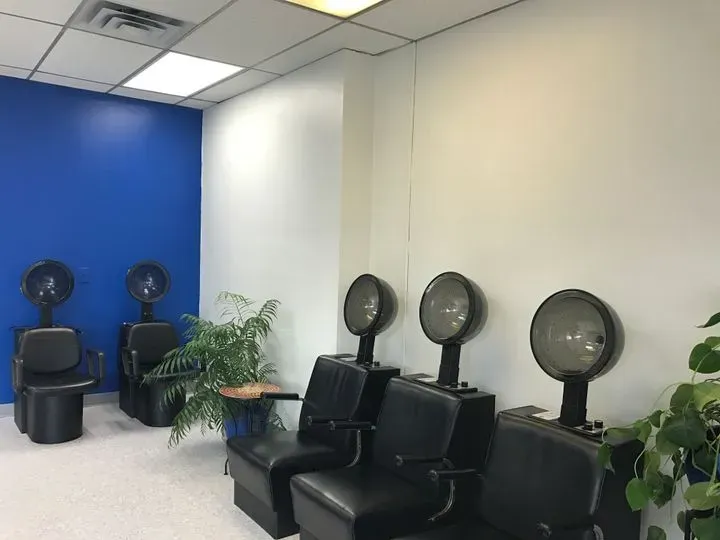 https://cdn.salonspotlight.com/photos/KF04MNueu5Kqvp3RllNR/36e41849-2b8d-4aad-b4af-5e40df3a4a66_720x720