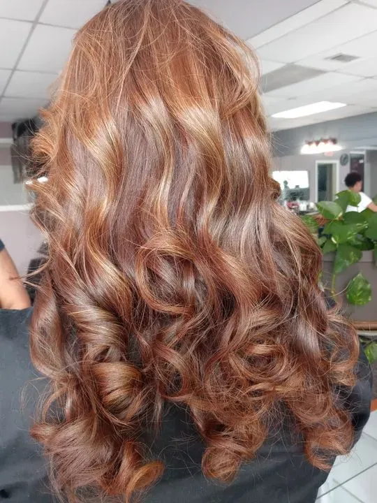 https://cdn.salonspotlight.com/photos/KHEr8s4nGCA596J2YZdI/1cc2490c-f88f-435e-8514-b9c6960ca62e_720x720