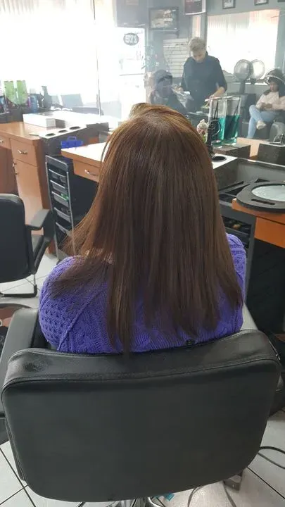 https://cdn.salonspotlight.com/photos/KHEr8s4nGCA596J2YZdI/e74a6c3f-7807-4713-869d-60b045319dac_720x720