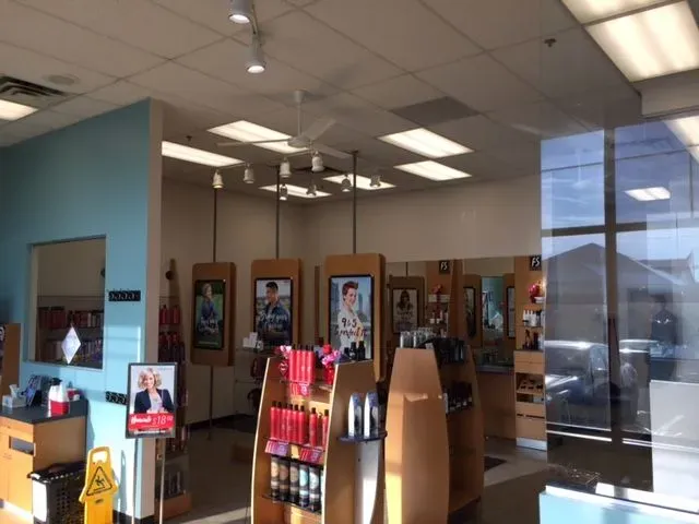 https://cdn.salonspotlight.com/photos/KKGNYbrWsl904iFAZzb5/9afe0a6a-b081-41b1-9294-574de2a17f56_720x720