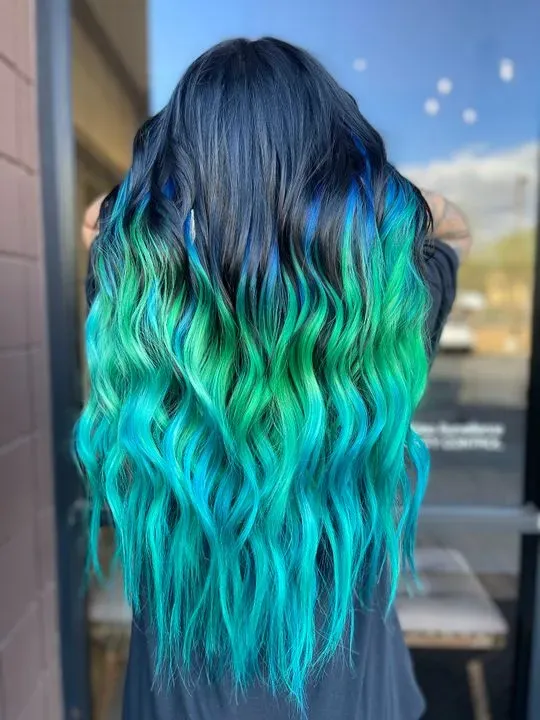 https://cdn.salonspotlight.com/photos/KLxv99SleHwrS9cadCNm/6cb4c90d-ba17-4947-859f-4aae8c8dacac_720x720