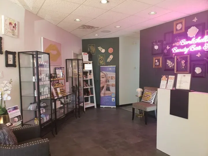 https://cdn.salonspotlight.com/photos/KNUKaKPELeSSU5PkVZem/7f34b31d-bfb1-4926-a596-cdec917ae08b_720x720