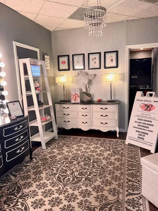 https://cdn.salonspotlight.com/photos/KNUKaKPELeSSU5PkVZem/b58d3a4a-3da6-490b-b969-eb2ab5929810_720x720