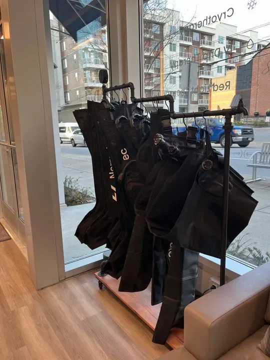 https://cdn.salonspotlight.com/photos/KOBS8GNbrcMDpRttB8k9/773a9f18-3346-4193-975a-f8b338712192_720x720