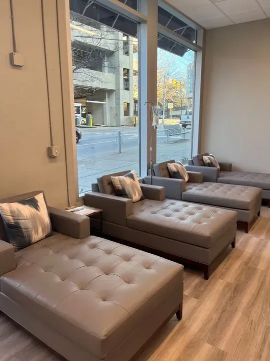 https://cdn.salonspotlight.com/photos/KOBS8GNbrcMDpRttB8k9/90f7f80b-edf2-49b3-be3e-99b8b5cc0954_720x720