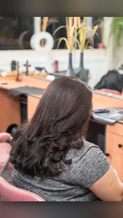 https://cdn.salonspotlight.com/photos/KQEPHvvbDorX3jn2hghU/9a2e9668-a2d3-4894-b18f-f61d3ca5153e_720x720